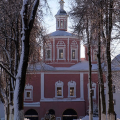 Сретенский храм Свенского монастыря в зимний день