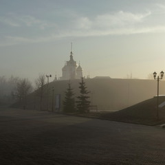 Туман опустился на город.