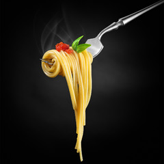 Спагетти на вилке