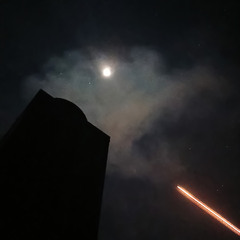 Під зорями Місяць, під Місяцем трасери, під трасерами ми.