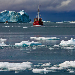 Гренландия.  Обходя  айсберги и льды.