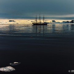 Арктический пейзаж уберегов  архипелага  Шпицберген