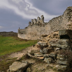Грозные крепостные стены