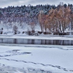 зима и река