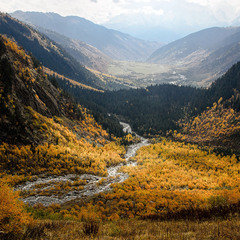 Осень горной реки