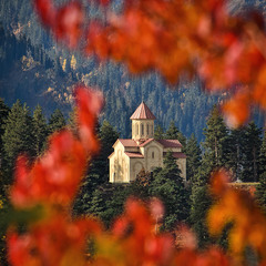 Церковь в горах, Грузия.