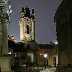 Вірменський дворик вночі