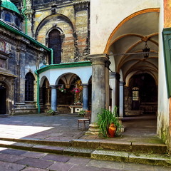 Подвір'я Успенської церкви