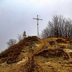 Хрест на верхівці гори Лева поставлений в пам'ять про лвів'ян, що загмнули у Афганістані