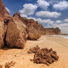Каменистый берег