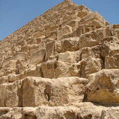 Вековые камни пирамид