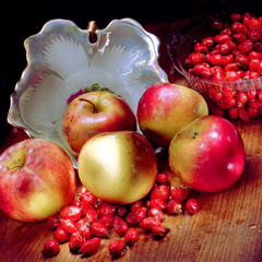 Яблоки и шиповник