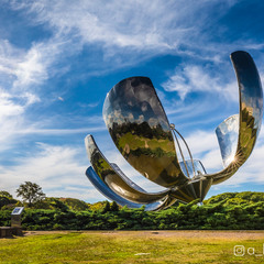 Large metal flower in Buenos Aires
