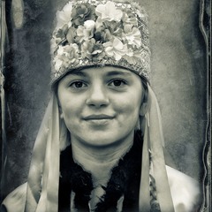 Девушка в Украинском костюме....