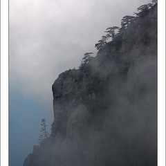 Скалы Ай-Петри в тумане