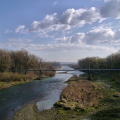 Весняна ріка