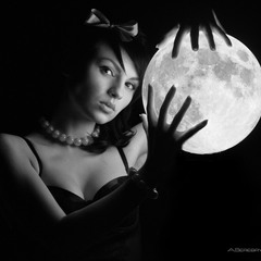 Луна в ее руках