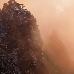 Скелі в тумані