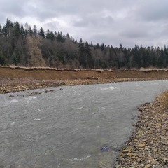 Весняна річка