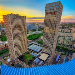 Вид на закате с отеля Пекин Палас 25 этажа Мята sky на Talan Towers / The Ritz-Carlton Astana