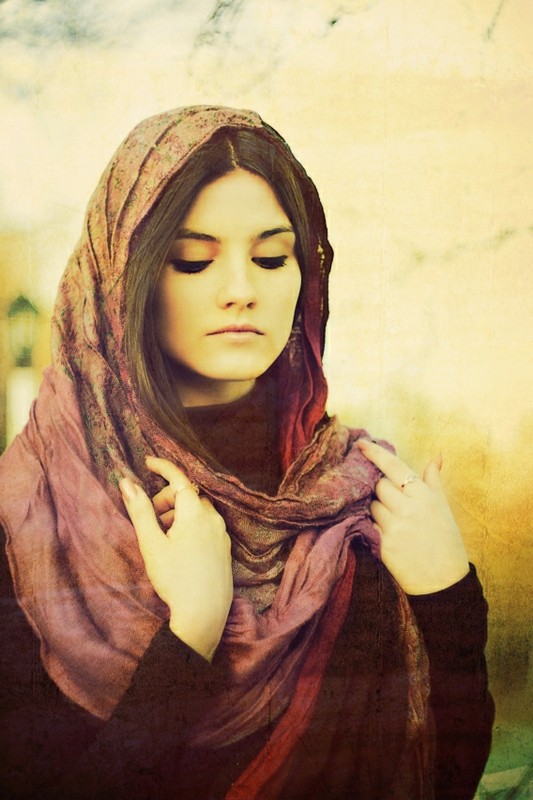 Красивые кавказские девушки в платках