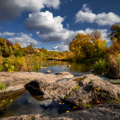 На річці Рось осінь