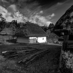 Хати , дорога і небо