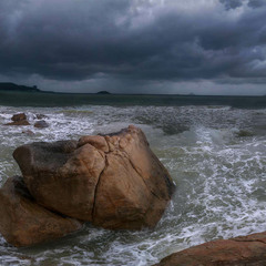 Післяобідній дощ на пляжі Нячанг.
