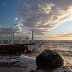 тут море вічнеє шумить, не замовкає і на мить...