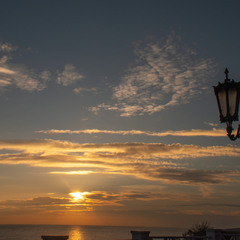 Ліхтарики, ліхтарики, неначе сни дитячі, І з іскрою захоплення, і з відблиском удачі