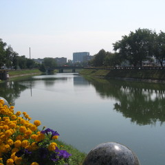 Река в городе