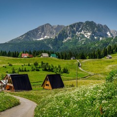 Невеличке село високо в горах