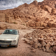 Бедуин-мобиль на паркинге