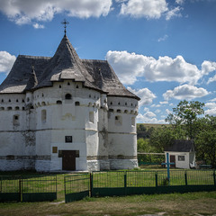 Церква-фортеця
