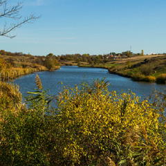 І тільки вітерець...