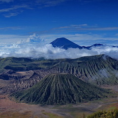 Вид на вулканы Бромо и Семеру. Восточная Ява (Индонезия)