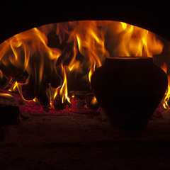 Fire around pot