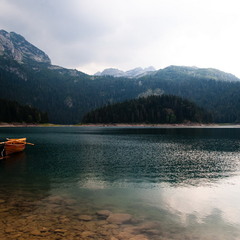 Черное озеро